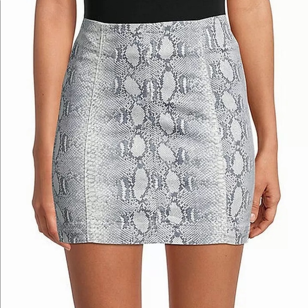 Free People Snake Print Mini Skirt sz 8